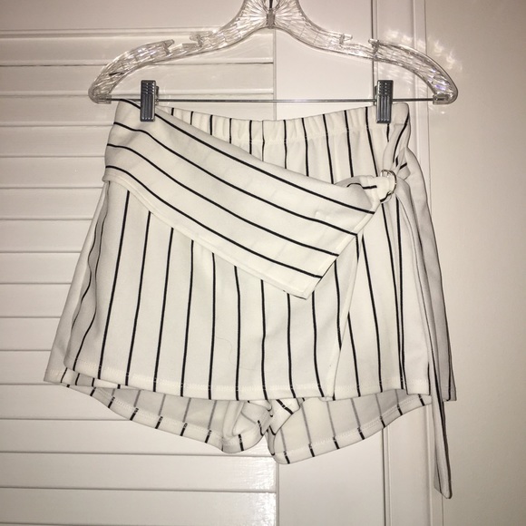 Striped shorts! - Picture 1 of 4